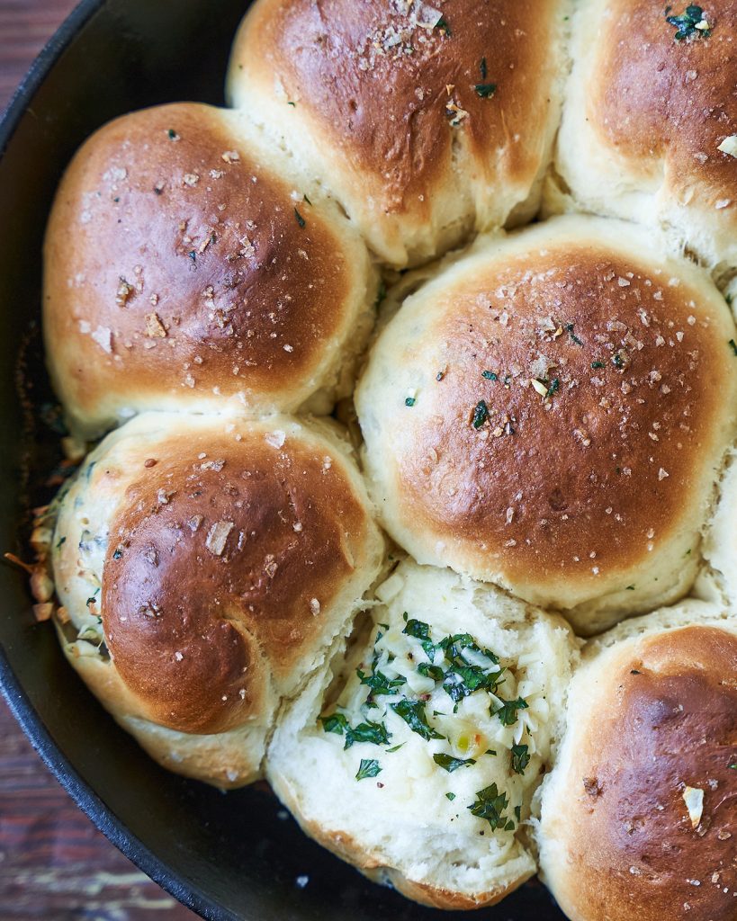 Garlic Butter Dinner Rolls - Vikalinka